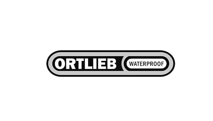 rudis-radladen-neckargemuend-logo-ortlieb-wortmarke Auf dem Bild ist eine Hand zu sehen, die über dem weiten Meer geöffnet und ausgestreckt wird. Die Handfläche ist nach oben gerichtet und die Finger sind weit gespreizt. Die Person, zu der die Hand gehört, drückt damit ein Gefühl von Freiheit und Weite aus.